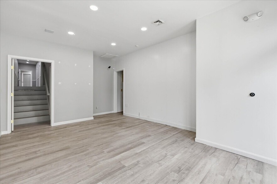 More Photos Of 641 S Prince St, Lancaster Storefront For Sale