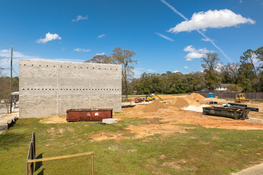 More Photos Of 456 N McGregor Ave., Mobile Restaurant For Lease