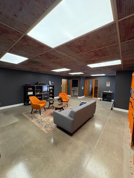 More Photos Of 2346 E University Dr, Phoenix Warehouse For Sale