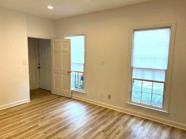 More Photos Of 50 Lenox Pointe NE, Atlanta Medical For Lease