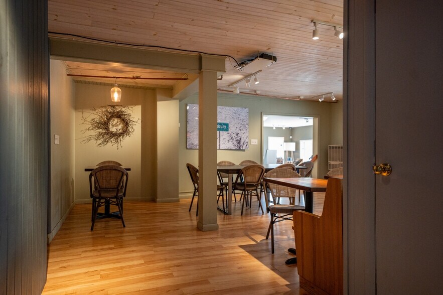 More Photos Of 53470 NY-30 Hwy, Roxbury Flex For Sale