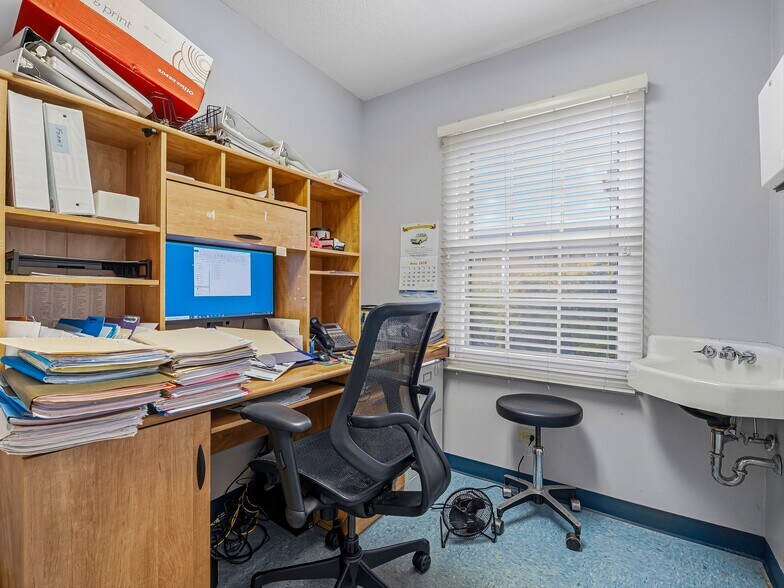 More Photos Of 5 Doctors Park, Asheville Medical For Lease