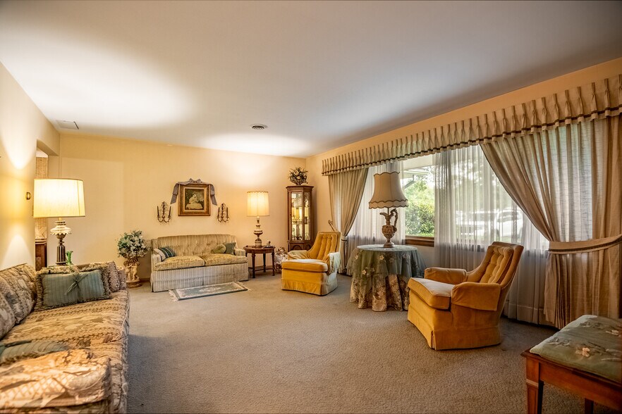 More Photos Of 519 N Hermitage Rd, Hermitage Office Residential For Sale