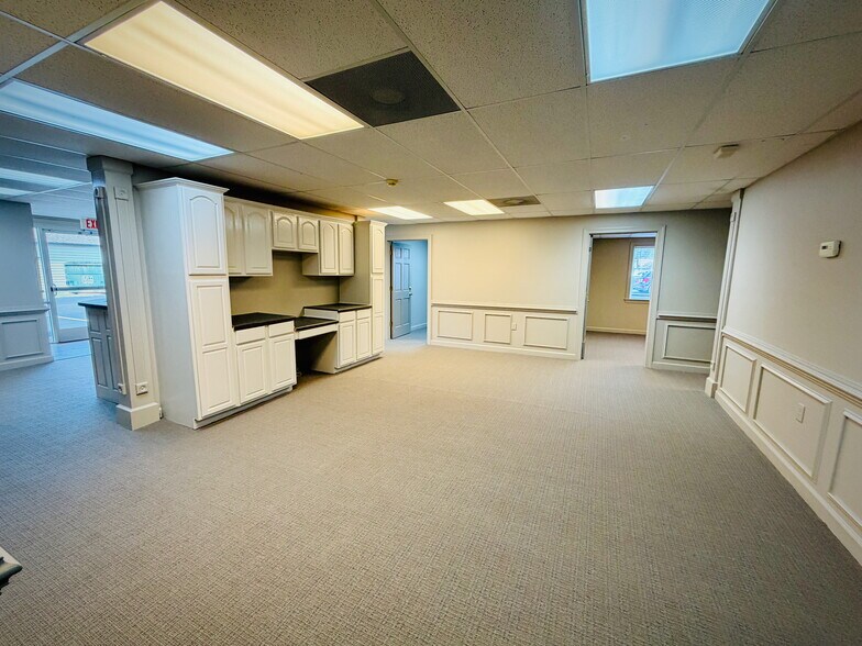 More Photos Of 12484c Warwick Blvd, Newport News Office For Lease