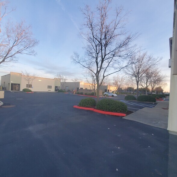 More Photos Of 8573 Morrison Creek Dr, Sacramento Warehouse For Sale