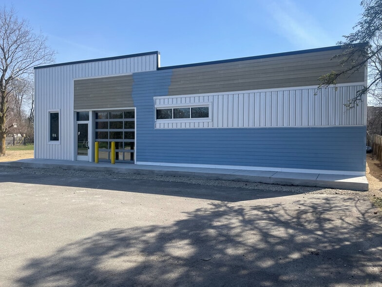 Primary Photo Of 8960 Sashabaw Rd, Village of Clarkston Freestanding For Sale