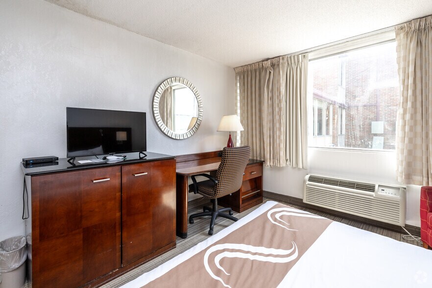 More Photos Of 2306 E Main St, Albert Lea Hospitality For Sale