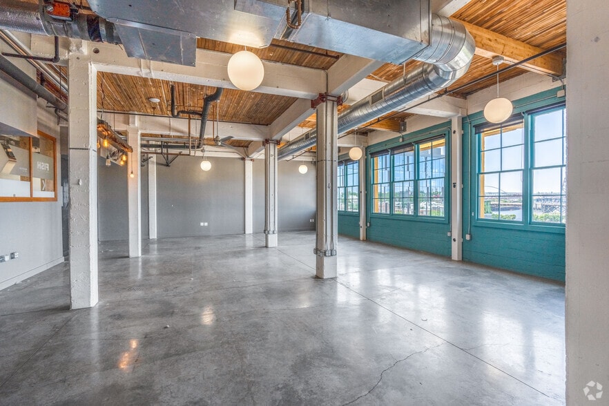 More Photos Of 107 SE Washington St, Portland Loft Creative Space For Lease