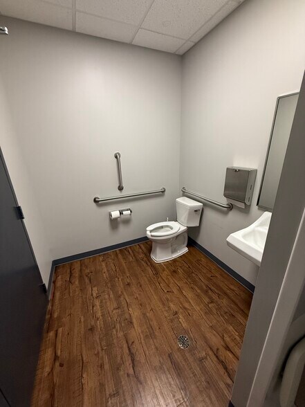 More Photos Of 72 W 64th St, Holland Manufacturing For Sale