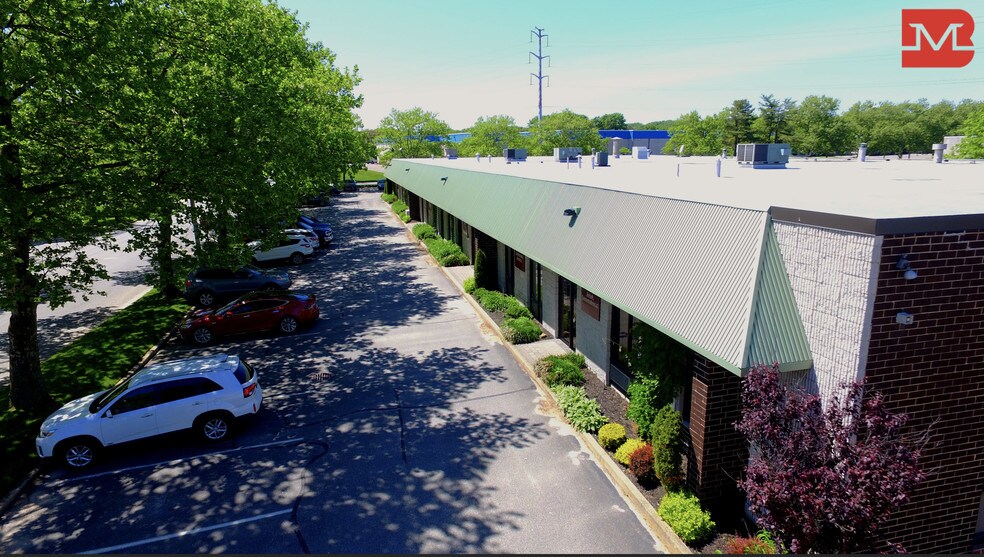 More Photos Of 99 Bridge Rd, Islandia Warehouse For Lease