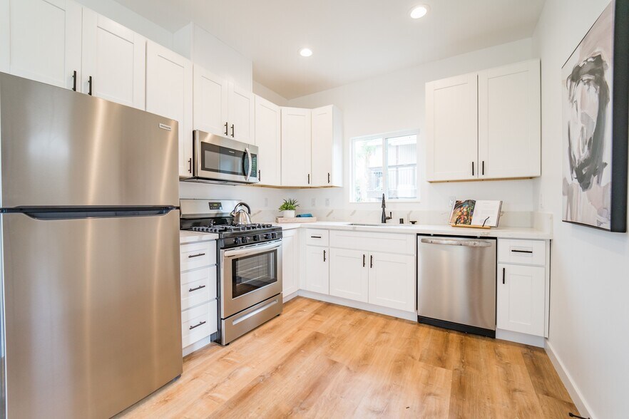More Photos Of 6737-43 Thomson Ct, San Diego Apartments For Sale