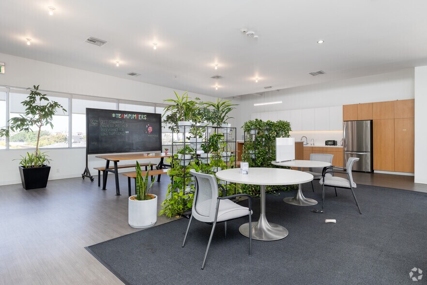 More Photos Of 3733 Motor Ave, Los Angeles Office For Lease