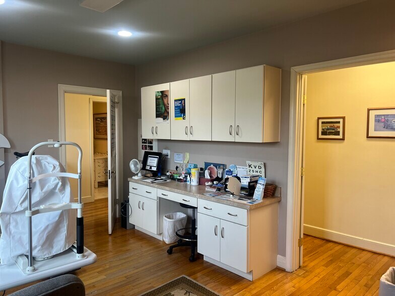 More Photos Of 904 Apperson Dr, Salem Office For Sale