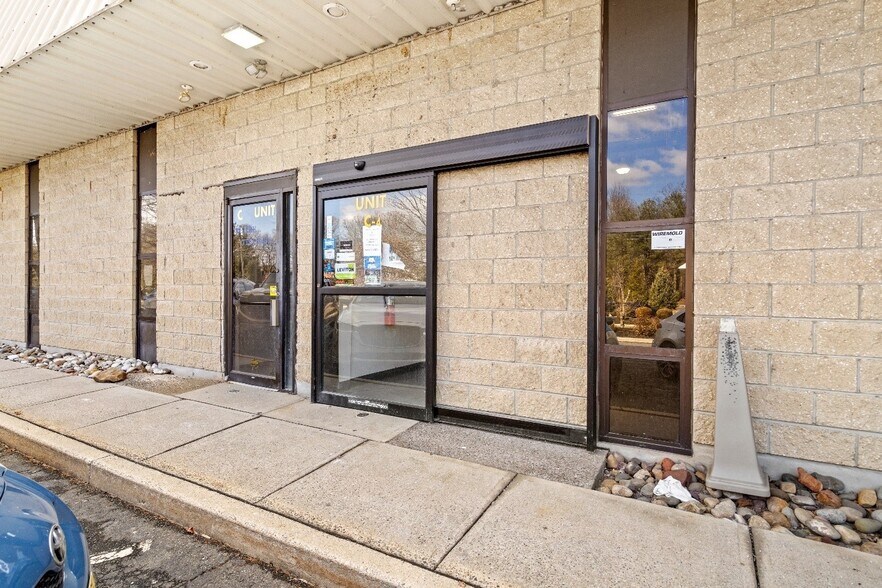 More Photos Of 3 Nami Ln, Hamilton Light Distribution For Lease