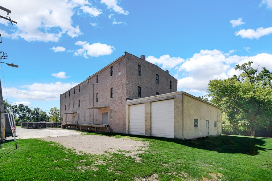 More Photos Of 15300 Greenwood Rd, South Holland Manufacturing For Sale