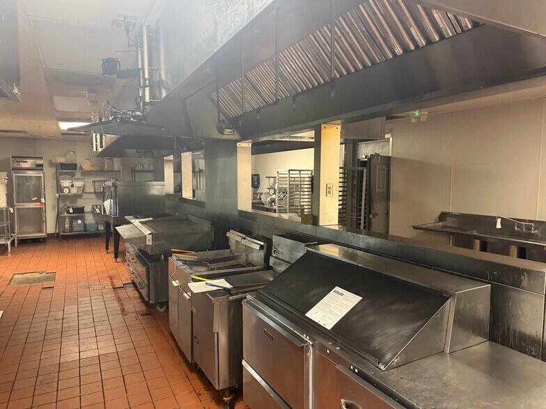 More Photos Of 256 Liberty St, Thomasville Restaurant For Lease