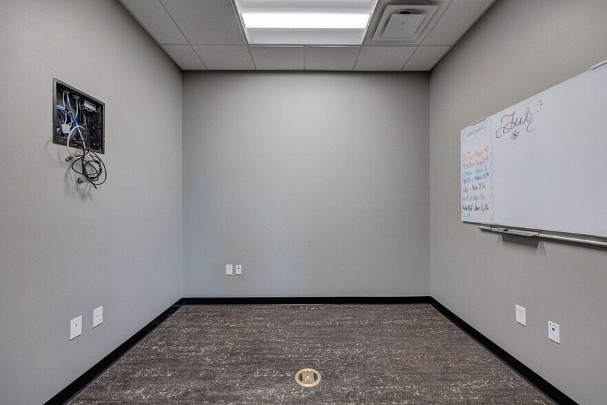 More Photos Of 6740 Rock Spring Rd, Wilmington Office For Lease