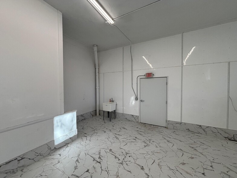 More Photos Of 1018 3rd Ave, Worthington General Retail For Sale