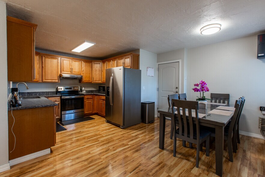 More Photos Of 1152 Main St, Springfield Hotel For Sale