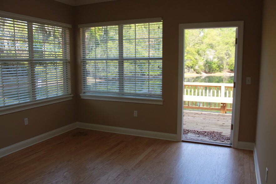 More Photos Of 6817 Southpoint Pky, Jacksonville Office For Sale