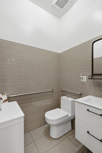 More Photos Of 415 Broadway, Brooklyn Storefront Retail Residential For Lease