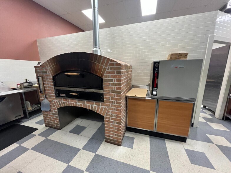 More Photos Of 704 E C St, Valentine Restaurant For Sale