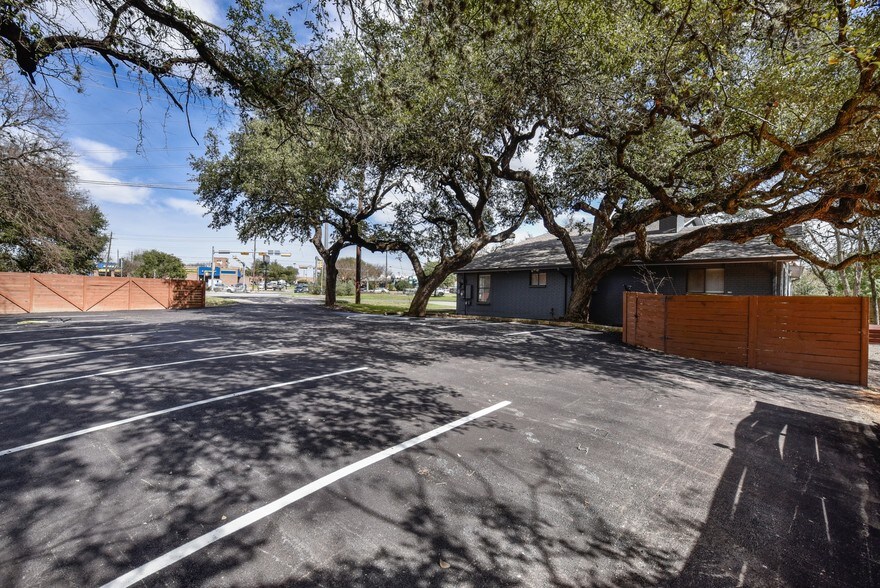 More Photos Of 2111 W Slaughter Ln, Austin Office For Lease