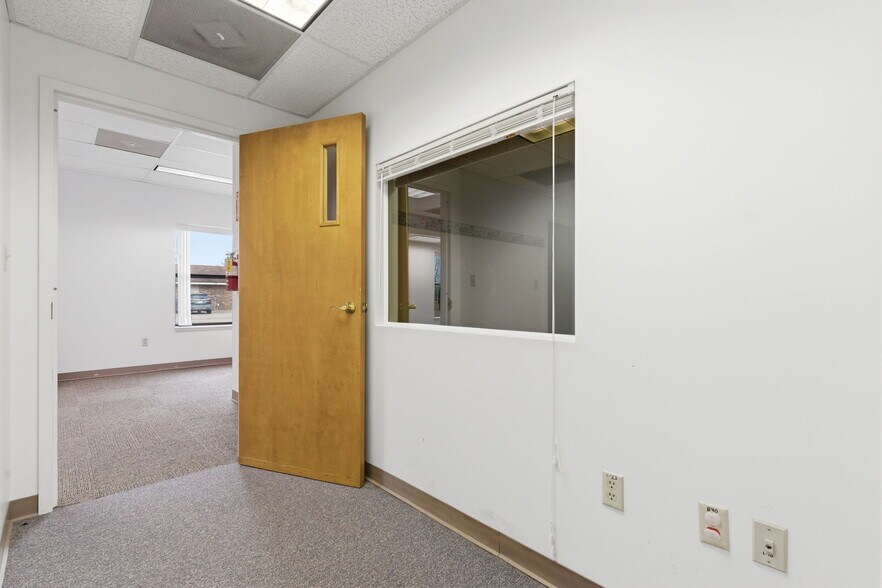 More Photos Of 718 N Martin St, East Prairie Office For Sale
