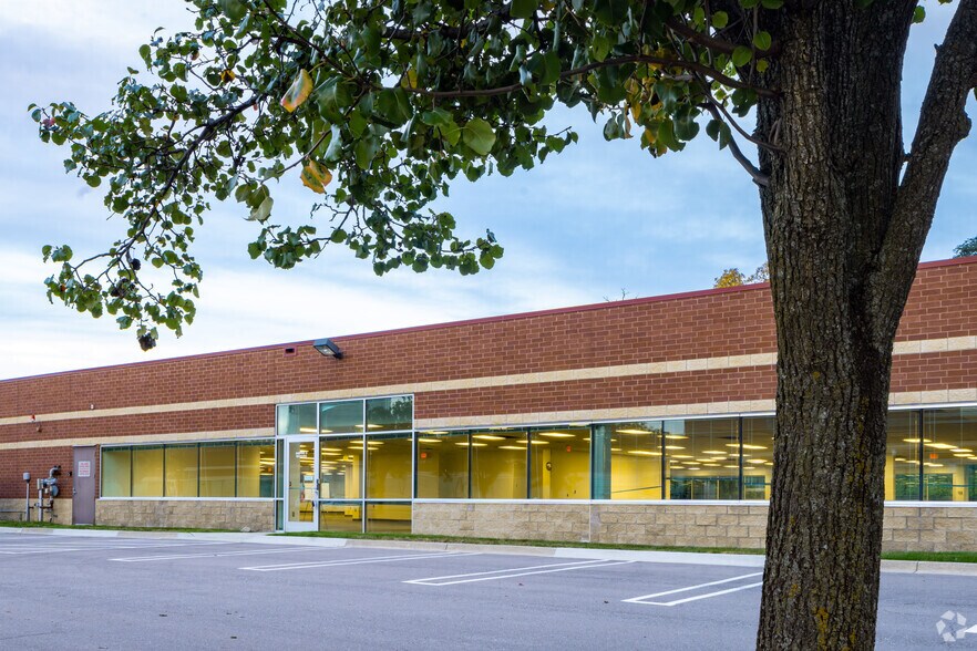 More Photos Of 25510 W 11 Mile Rd, Southfield Research And Development For Sale