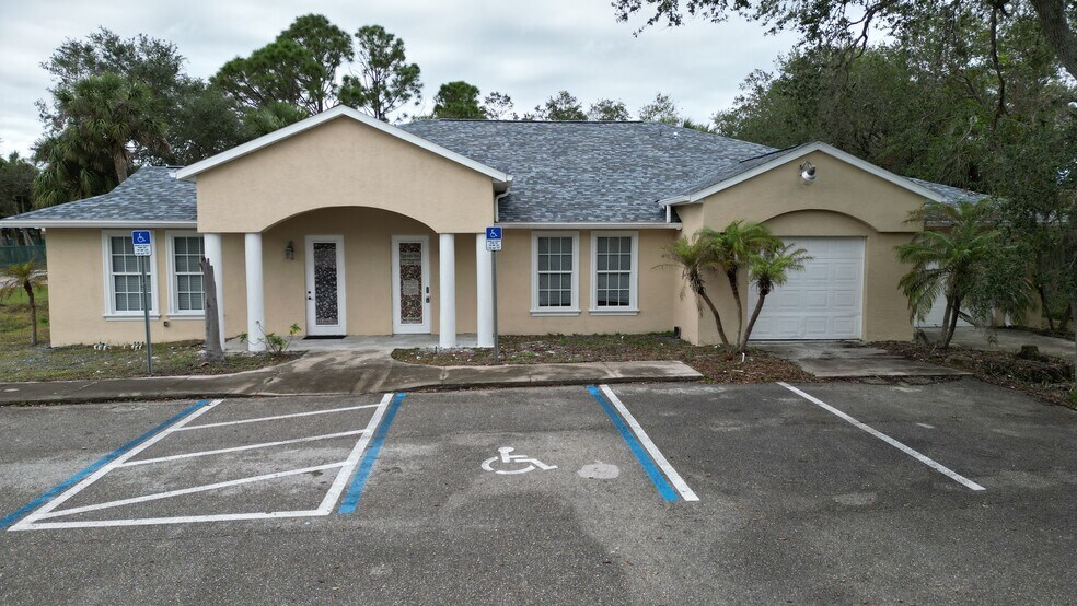 More Photos Of 17880 Toledo Blade Blvd, Port Charlotte Medical For Lease