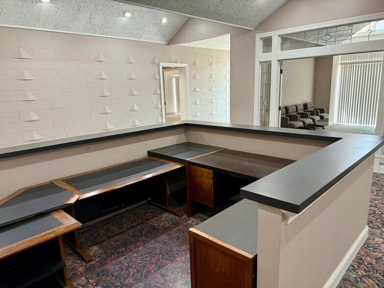 More Photos Of 108 S Main St, Madisonville Office Residential For Sale