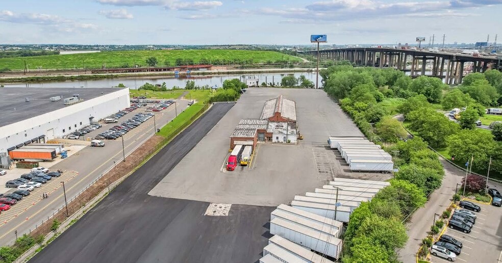 More Photos Of 76 Blanchard St, Newark Industrial For Lease