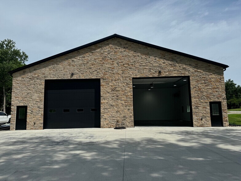 More Photos Of 540 N 3rd St, Polk City Warehouse For Sale