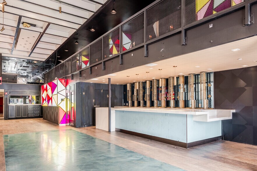 More Photos Of 2415 Ponce de Leon Blvd, Coral Gables Restaurant For Lease