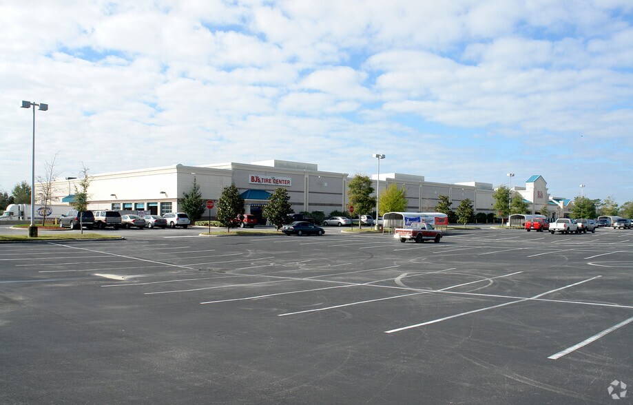 More Photos Of 12200-12206 Lake Underhill Rd, Orlando Unknown For Lease