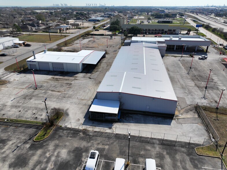 More Photos Of 621 State Highway 146, La Porte Auto Dealership For Lease