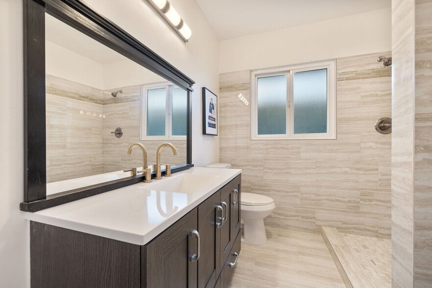 More Photos Of 1425 S Via Soledad, Palm Springs Apartments For Sale