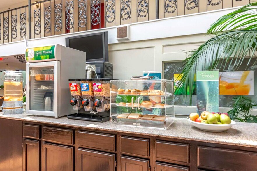 More Photos Of 658 S Westdale Dr, Wichita Hotel For Sale