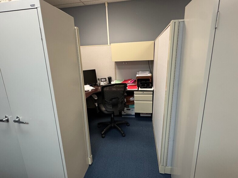 More Photos Of 232-236 Industrial Park Dr, Commerce Office For Lease