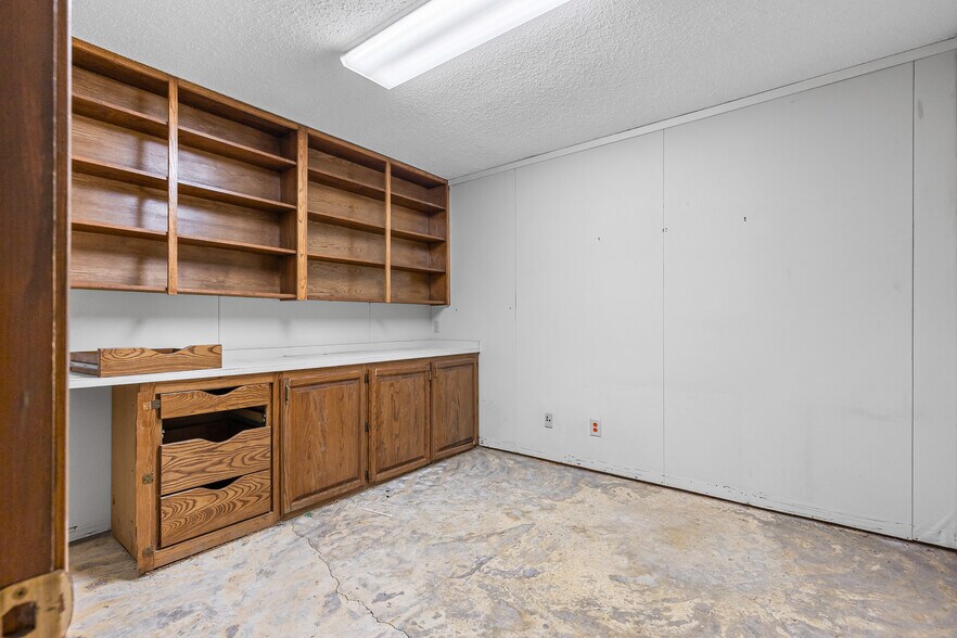 More Photos Of 5408 Wesley St, Greenville Freestanding For Sale