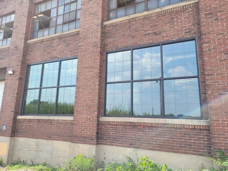 More Photos Of 301 W 3rd St, Sterling Manufacturing For Sale
