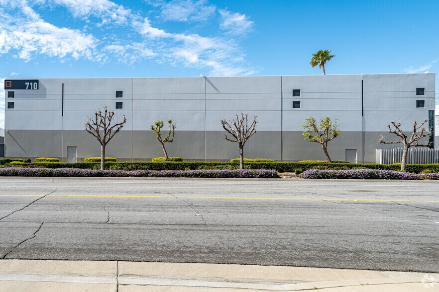 More Photos Of 710 S Dupont Ave, Ontario Warehouse For Lease