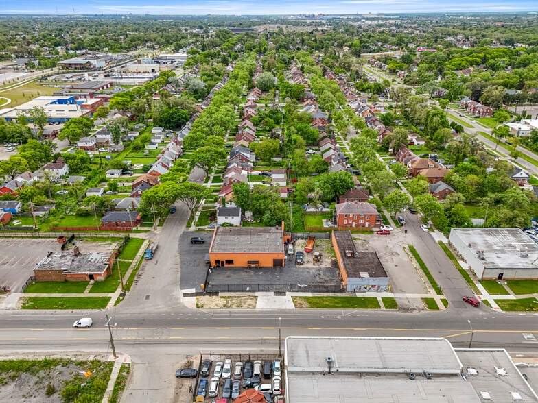 More Photos Of 8301 W Chicago, Detroit Flex For Sale