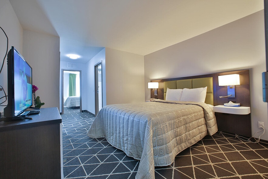 More Photos Of 112 King st, Palmerston Hotel For Sale