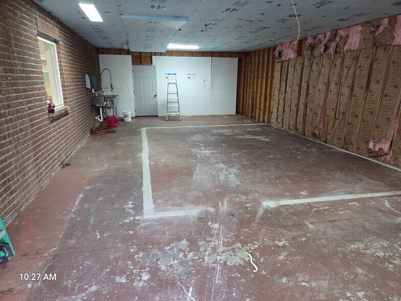 More Photos Of 700 Grove St, Loudon Office For Sale