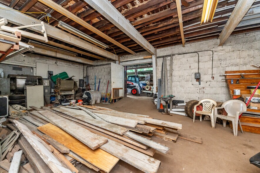 More Photos Of 335-337 E Jersey St, Elizabeth Distribution For Sale