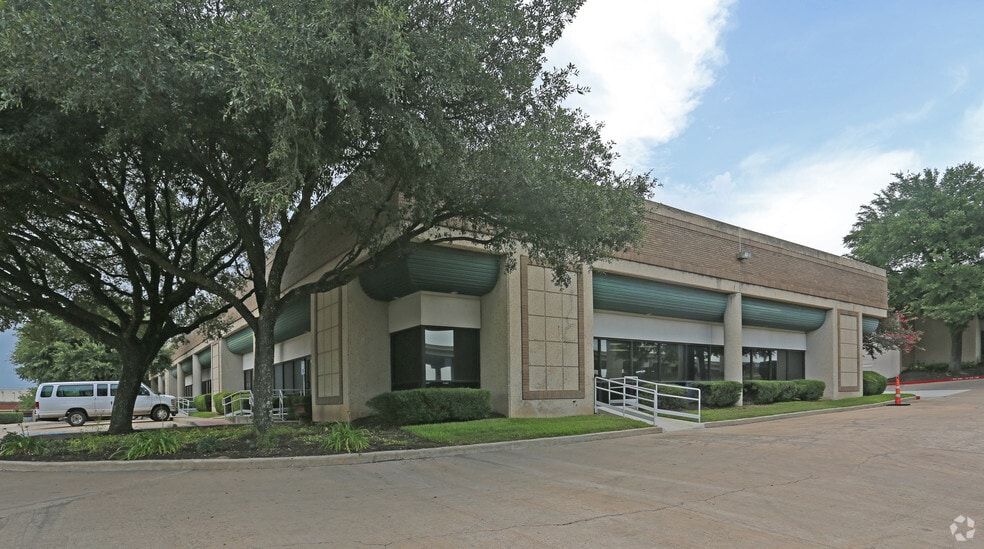 More Photos Of 2621 Ridgepoint Dr, Austin Light Distribution For Lease