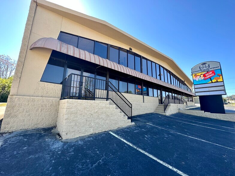 More Photos Of 1680 Broadway, Macon-Bibb Freestanding For Sale