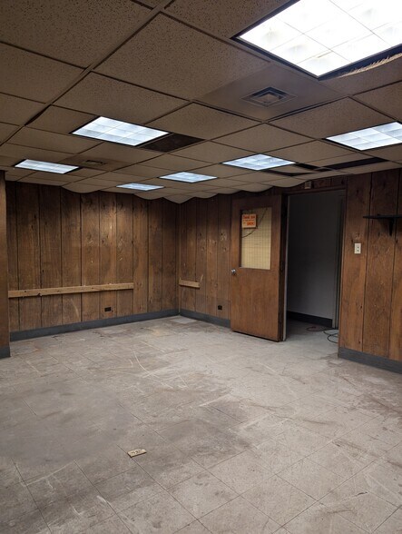 More Photos Of 13210 S Olde Western Ave, Blue Island Warehouse For Sale