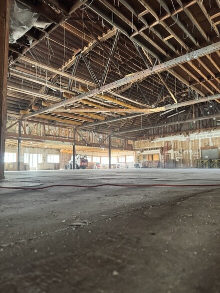 More Photos Of 1545 Monroe Tpke, Monroe Flex For Lease